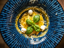 ravioli w sosie dyniowym